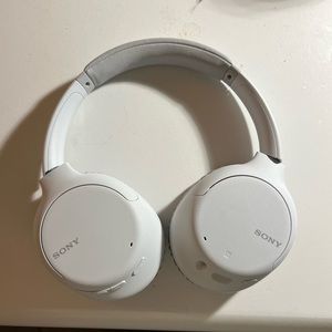 Sony wh-ch710n noise cancelling headphones